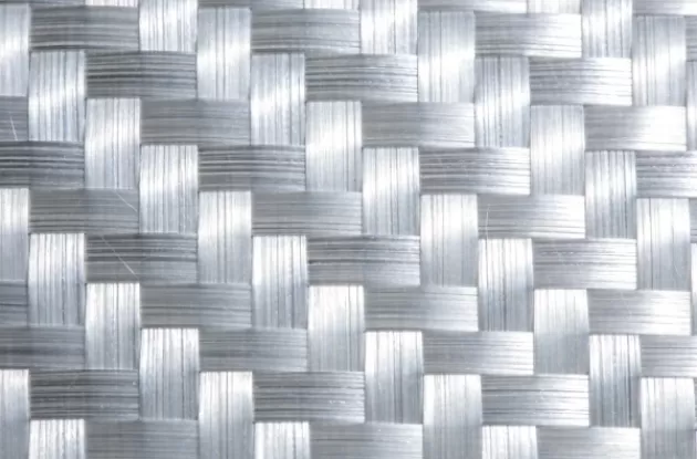 Hva brukes fiberglass core-matte til i sandwichpaneler?